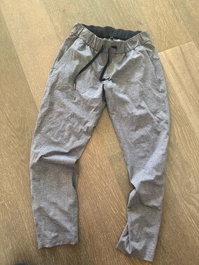 Lululemon women’s Gray on the fly pants